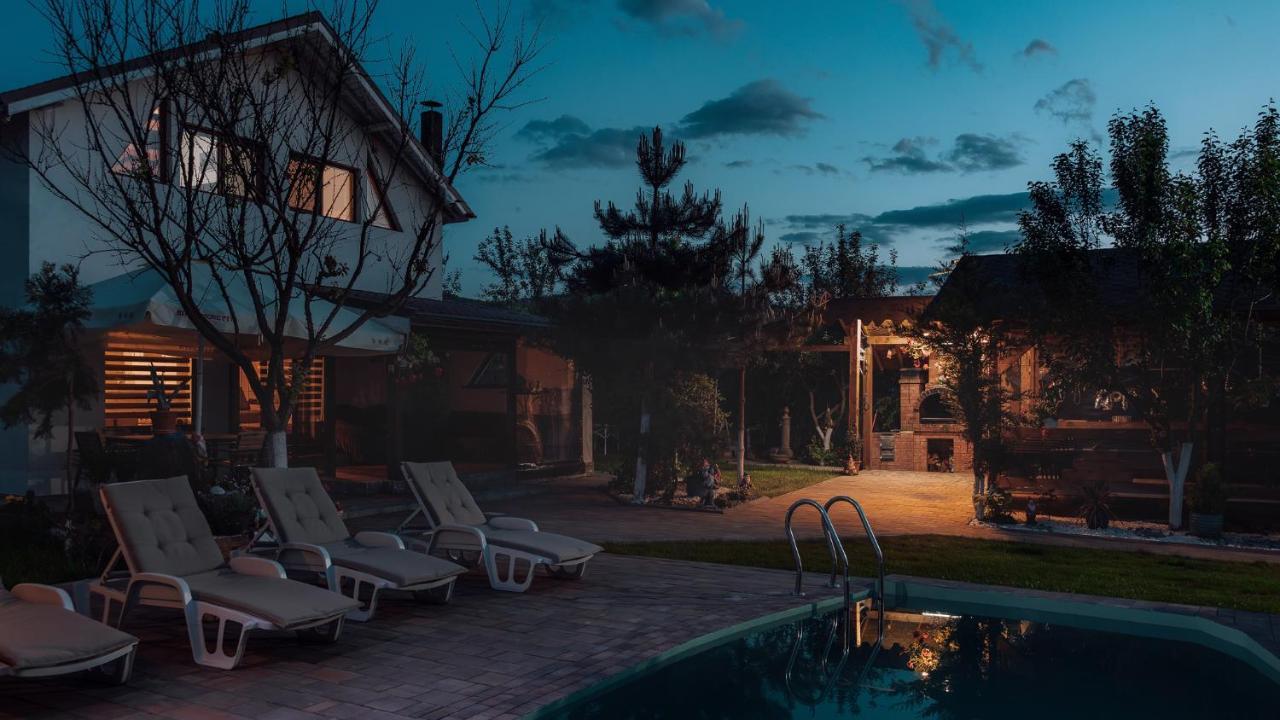 Casuta De Sub Deal - Ciubar Si Piscina Villa Măgura Esterno foto